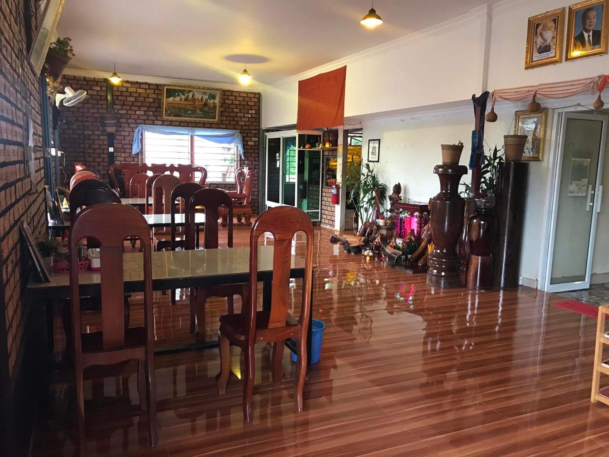 סן מונורום Manel Guesthouse And Restaurant מראה חיצוני תמונה