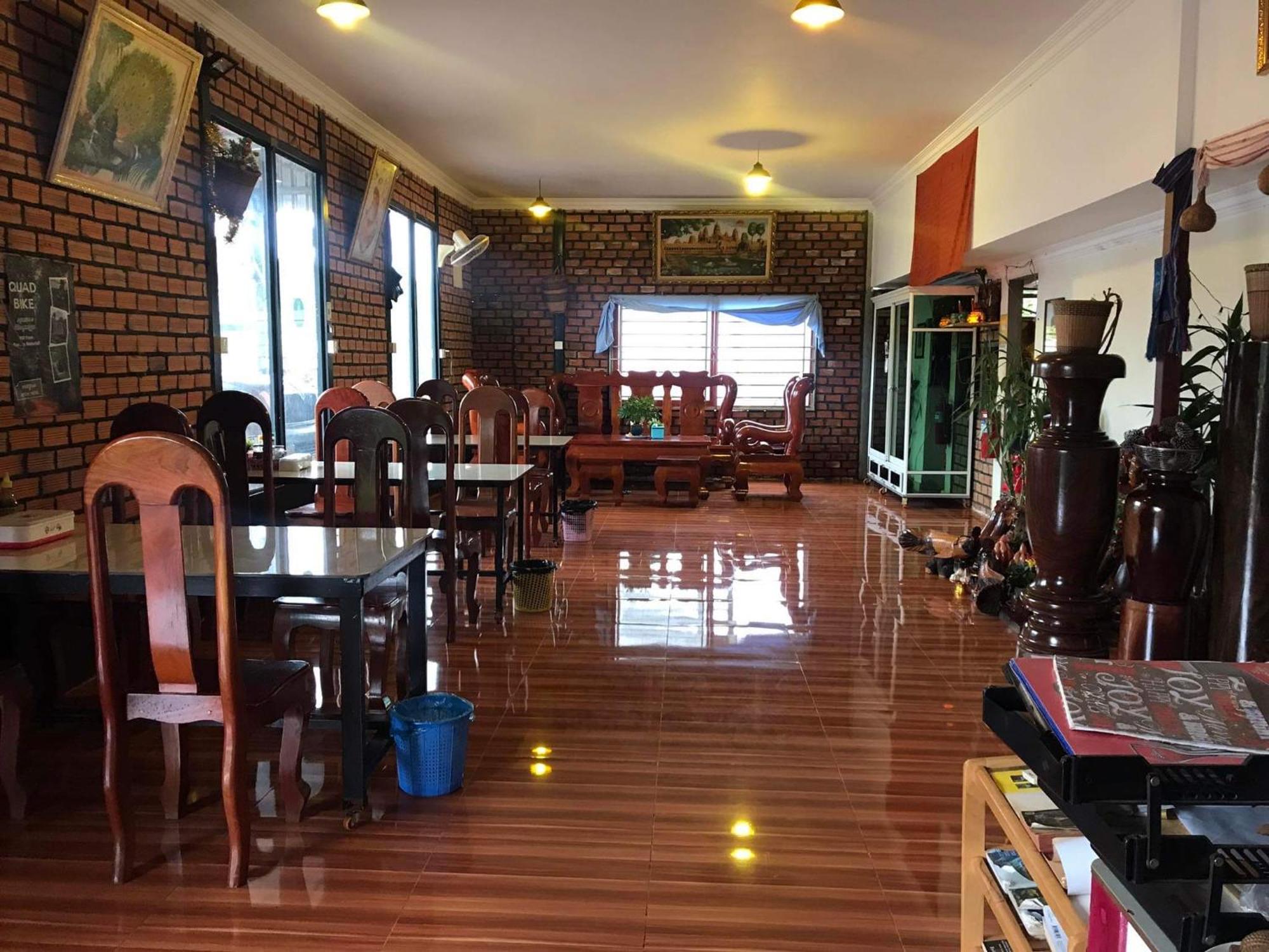 סן מונורום Manel Guesthouse And Restaurant מראה חיצוני תמונה