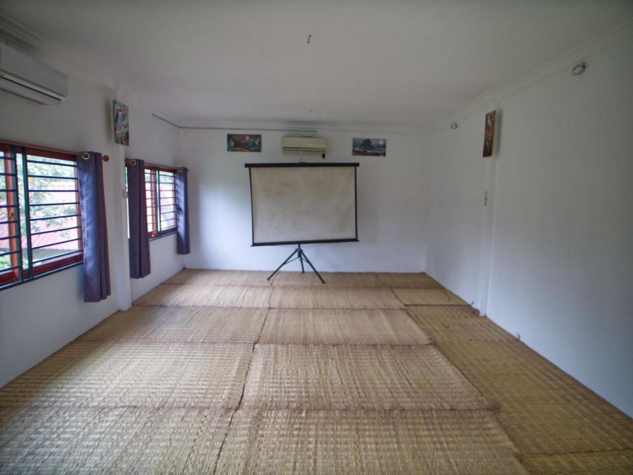 סן מונורום Manel Guesthouse And Restaurant מראה חיצוני תמונה