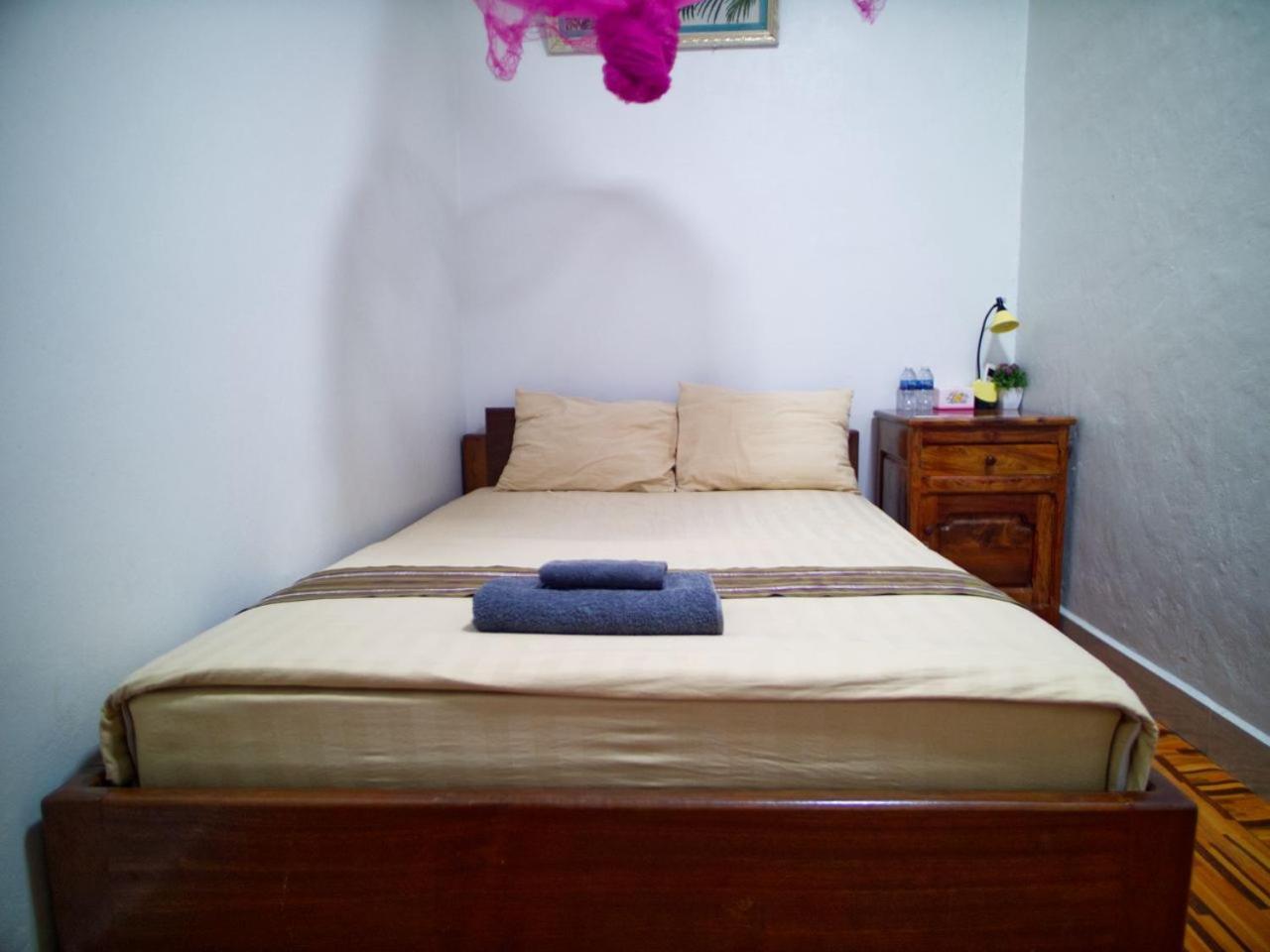 סן מונורום Manel Guesthouse And Restaurant מראה חיצוני תמונה
