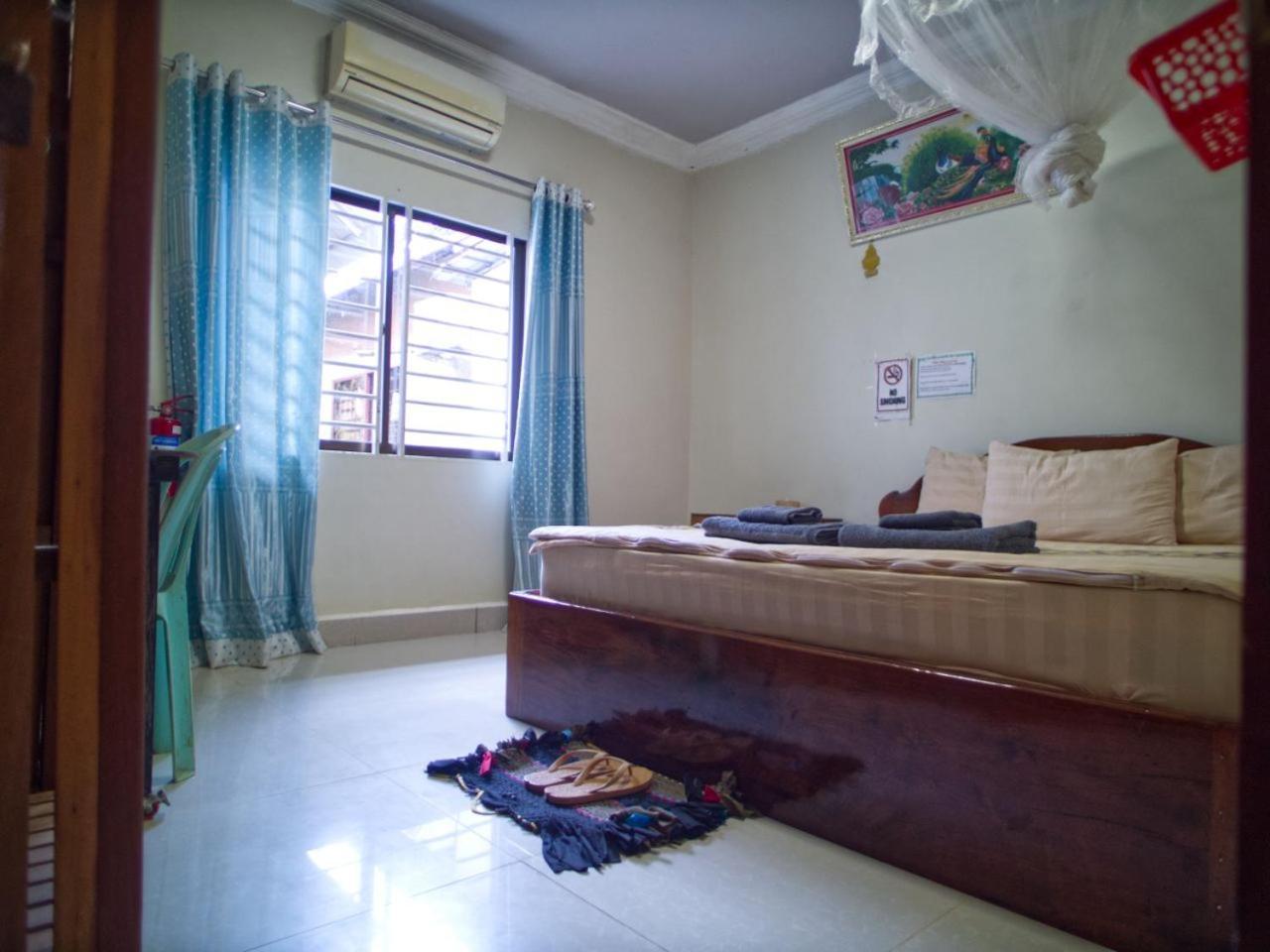 סן מונורום Manel Guesthouse And Restaurant מראה חיצוני תמונה