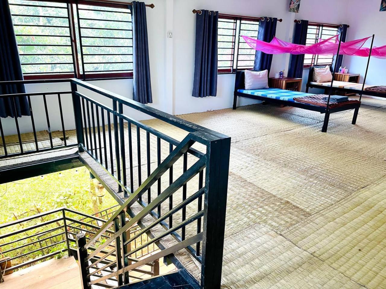 סן מונורום Manel Guesthouse And Restaurant מראה חיצוני תמונה
