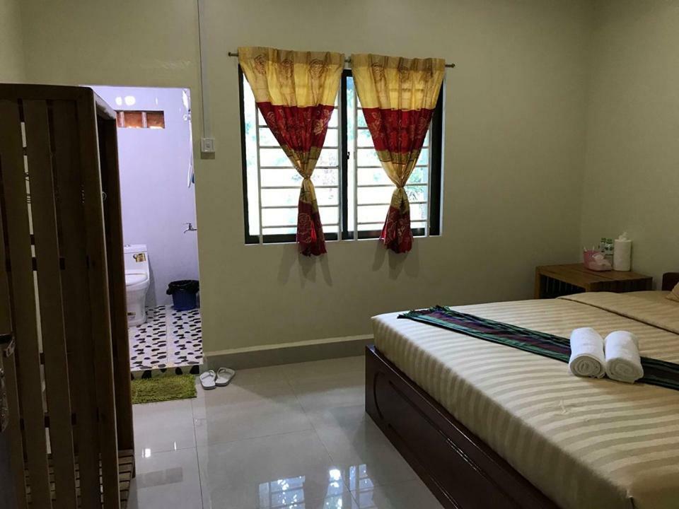 סן מונורום Manel Guesthouse And Restaurant מראה חיצוני תמונה