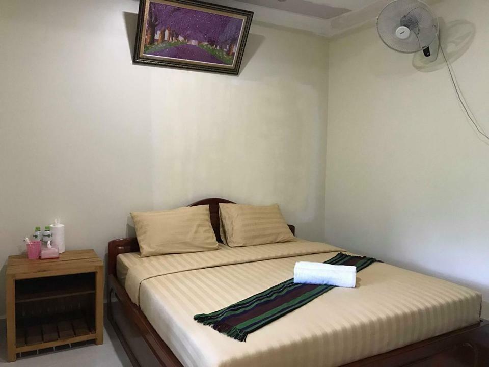 סן מונורום Manel Guesthouse And Restaurant מראה חיצוני תמונה