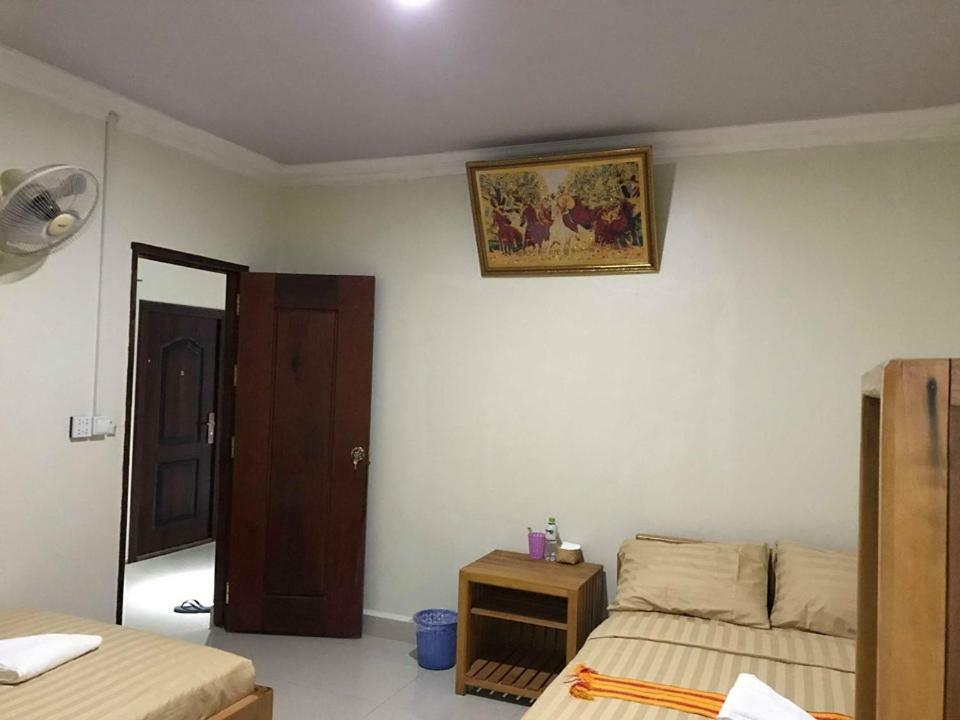 סן מונורום Manel Guesthouse And Restaurant מראה חיצוני תמונה